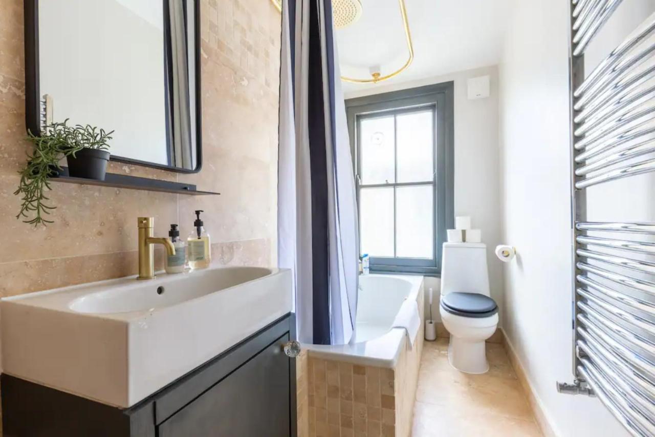 Luxuriously Designed 3 Bedroom Apartment In Clapham Лондон Екстериор снимка